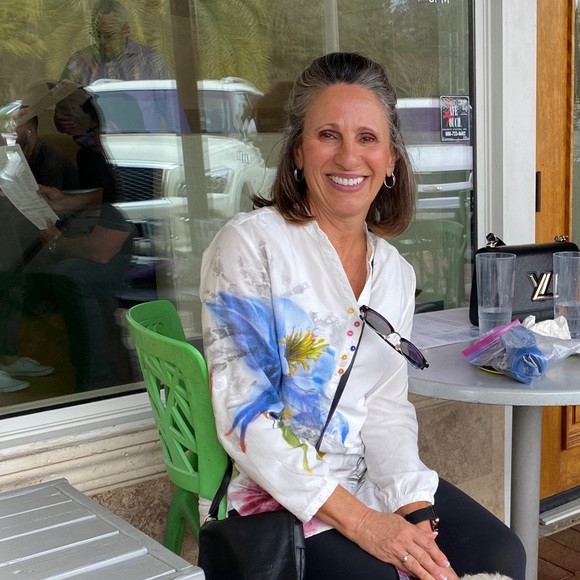 Meet your Posher, Gayle - Picture 2 of 2